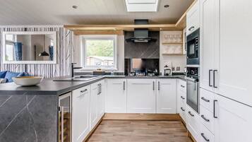 Fridge, oven, stovetop, toaster