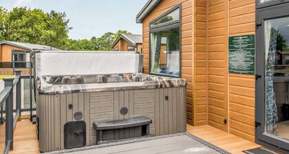Luxury Lodge Hot Tub