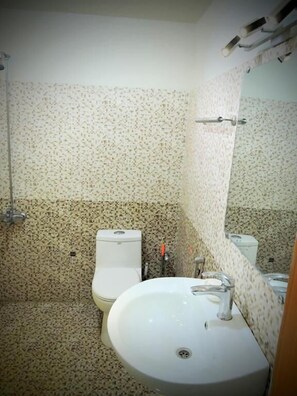 Deluxe Double Room | Bathroom