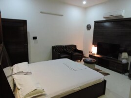 Deluxe Double Room | Free WiFi