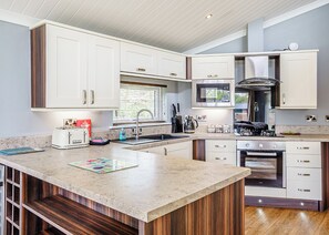 Fridge, oven, stovetop, dishwasher - Ladera Luxury Lodge 3 (Eaton, Congleton)