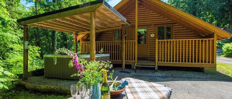 Tina de hidromasaje al aire libre