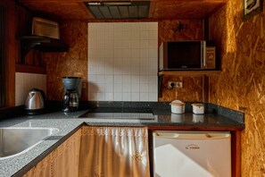 Frigorifero, microonde, piano cottura, macchina per tè/caffè