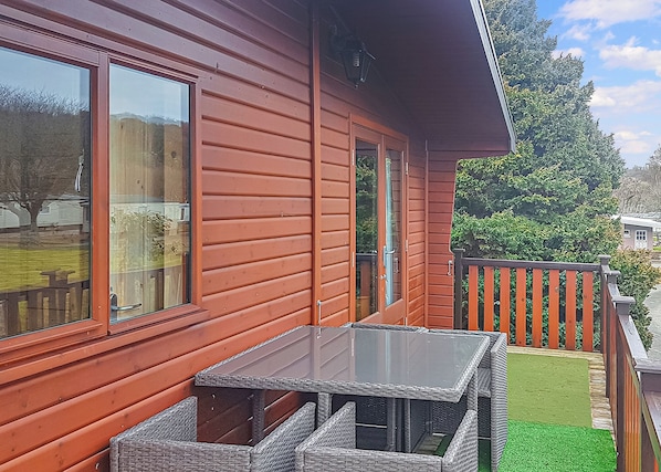 Unclassified image, 1 of 7, button