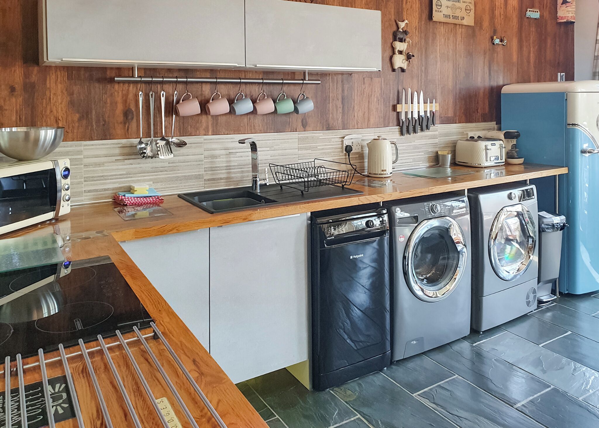 Fridge, oven, stovetop, dishwasher