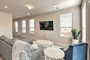 Smart TV, stereo, computer monitors