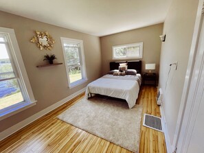 4 bedrooms, free WiFi, bed sheets