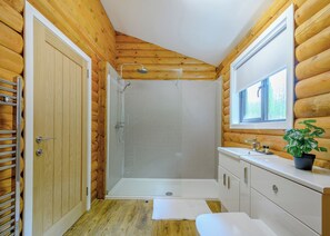 Bathroom - 1 bedroom accommodation in Annbank, Ayr (Annbank, Ayr)