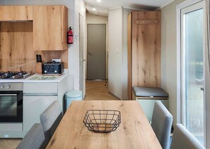 Unclassified image, 3 of 7, button