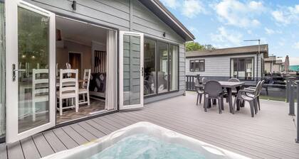 3 bedroom accommodation in Earls Colne, Colchester