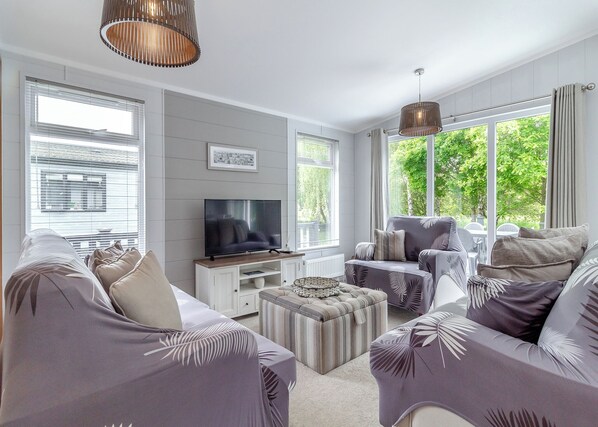 Living area - 3 bedroom accommodation in Earls Colne, Colchester (Earls Colne, Colchester)