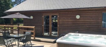 Lodge with fantastic contemporary styling.