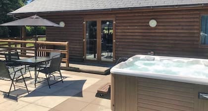 Lodge with fantastic contemporary styling.