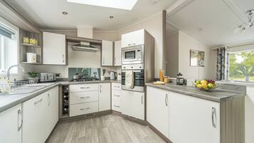 Fridge, oven, stovetop, toaster