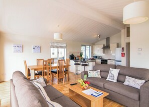 Living area - 3 bedroom accommodation in Carnmenellis, Nr Falmouth (Carnmenellis, Nr Falmouth)