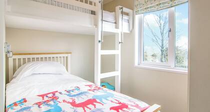 3 bedroom accommodation in Carnmenellis, Nr Falmouth