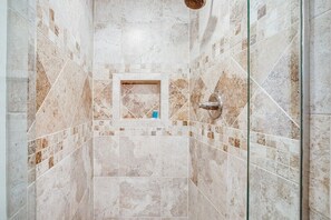 Shower, hair dryer, towels - Beautiful Home Across the Street From ND (South Bend)