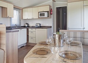 Oven - Modern caravan with one double and one twin. (Saundersfoot)