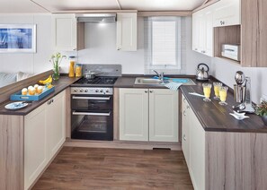 Oven - Modern caravan with one double and one twin. (Saundersfoot)