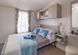2 bedrooms - Modern caravan with one double and one twin. (Saundersfoot)