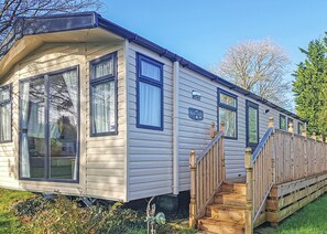 Exterior - Modern caravan with one double and one twin. (Saundersfoot)