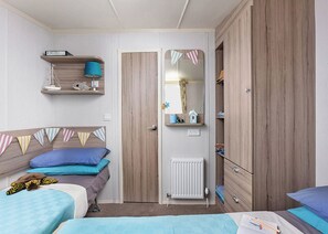 2 bedrooms - Modern caravan with one double and one twin. (Saundersfoot)