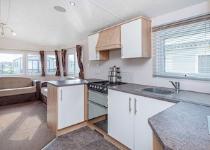 Réfrigérateur, four, plaque de cuisson, grille-pain