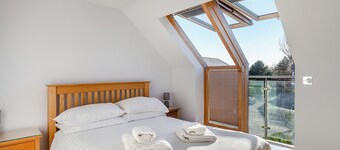 Bay Retreat Villa (sleeps 6)