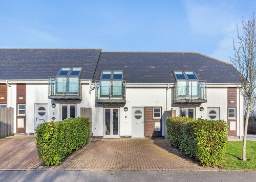 Bay Retreat Villa (sleeps 6)