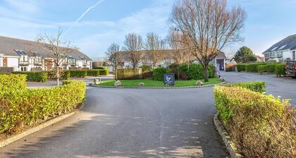 Bay Retreat Villa (sleeps 6)