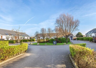 Bay Retreat Villa (sleeps 6)