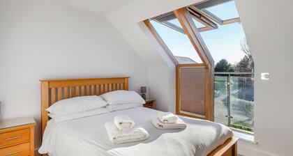 Bay Retreat Villa (sleeps 6)