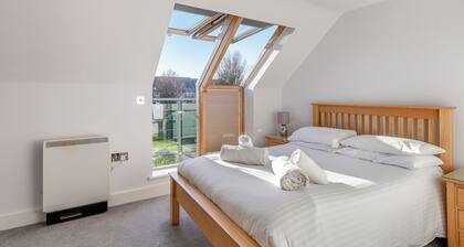 Bay Retreat Villa (sleeps 6)