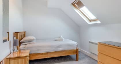 Bay Retreat Villa (sleeps 6)