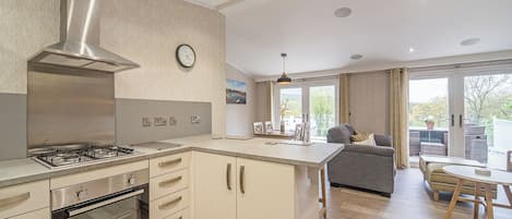 Køleskab, ovn, kogeplade, opvaskemaskine