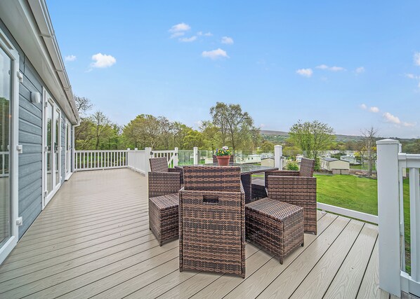 Unclassified image, 1 of 19, button