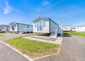 Exterior - Very comfortable and spacious caravan with one double and one twin. (Skegness)