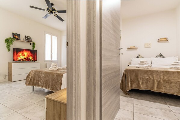 2 slaapkamers, een bureau, een strijkplank/strijkijzer, wifi