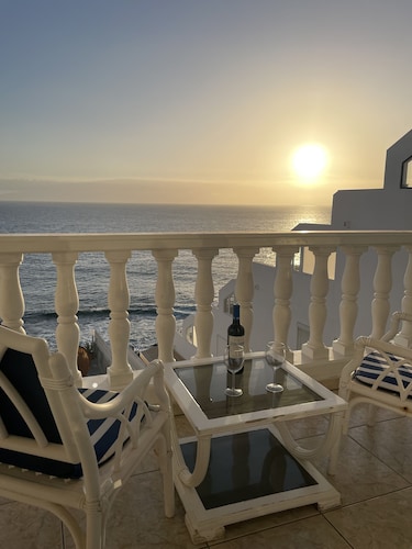 Apartment directly by the sea with a large rooftop terrace and BBQ.