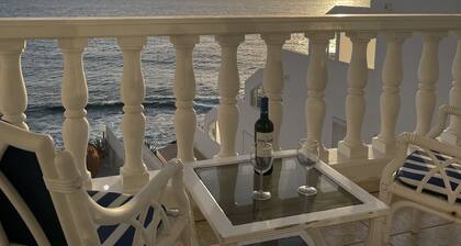 Apartment directly by the sea with a large rooftop terrace and BBQ.