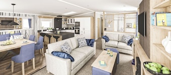 Luxury 2 bed Hot Tub Lodge (Pet)