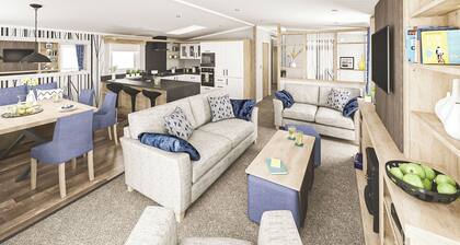 Luxury 2 bed Hot Tub Lodge (Pet)