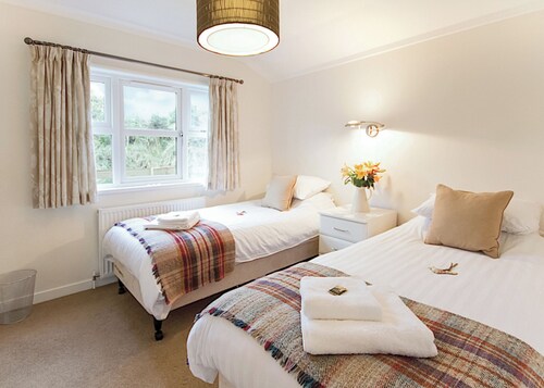 2 bedroom accommodation in Carnmenellis, Nr Falmouth