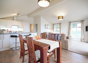 Dining - 1 bedroom accommodation in Carnmenellis, Nr Falmouth (Carnmenellis, Nr Falmouth)