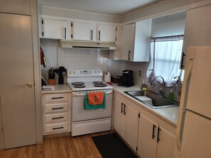 冰箱、微波炉、烤箱、炉灶