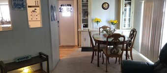 Convenient to the BEST of Florida!Super clean, cozy and convenient to everything