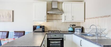 Geladeira, fogão, cooktop, torradeira