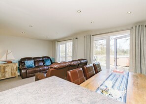 Living area - 3 bedroom accommodation in Pickering (Pickering)