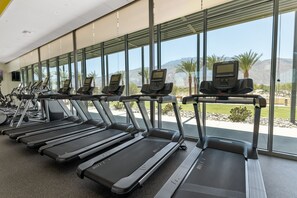 Fitness facility - Resort living mountain's view and spool (Palm Springs)