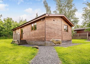 Exterior - Outstanding lodge offering the perfect romantic retreat. (Cartmel)